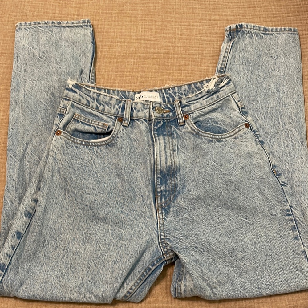 Light wash Zara mom jean